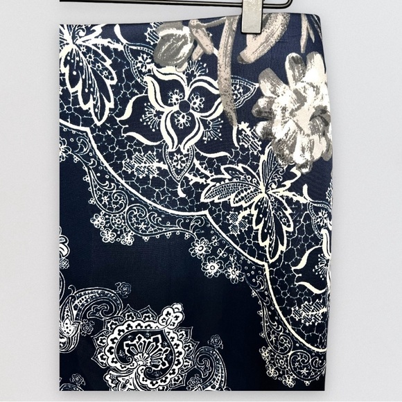 NEW York Clothing Co. Blue Floral and Paisley Print Skirt, Size Large- NWT - Picture 4 of 5